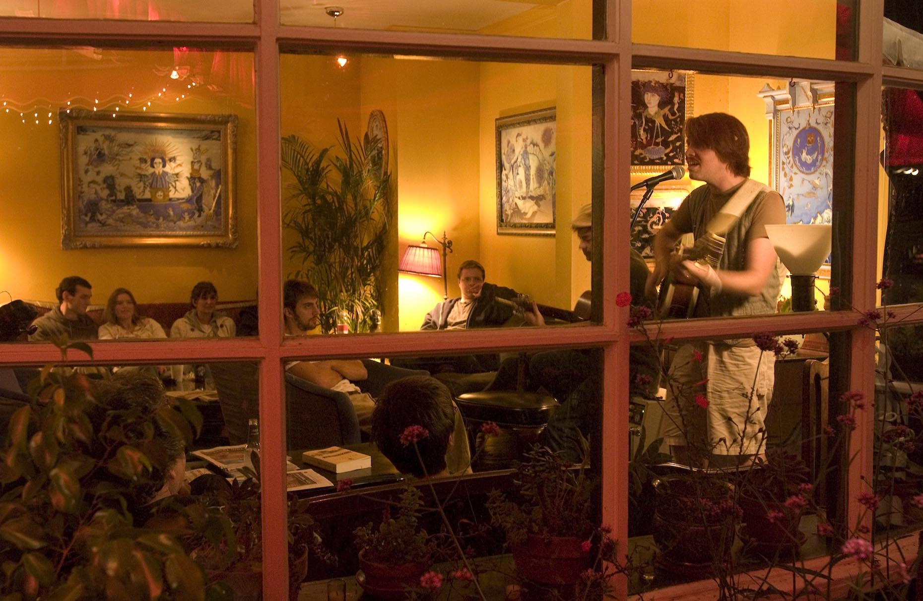 performance in coffeeshop