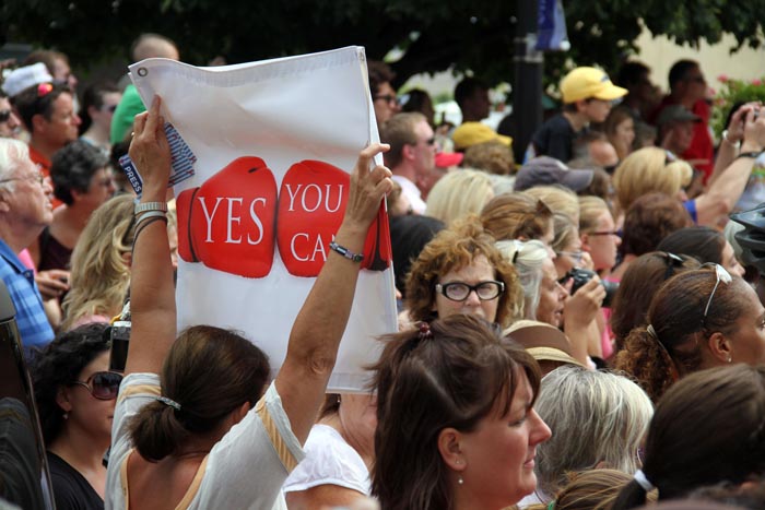 banner yes you can crowd