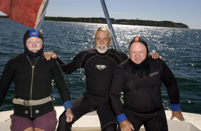 divers boat ocean