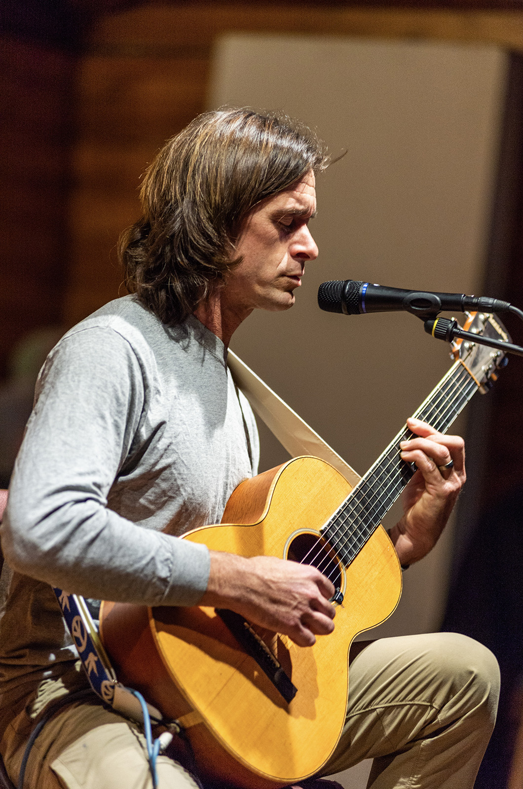 Isaac Taylor played solo as well as with Phil Darosa, another Potluck Jam mainstay.