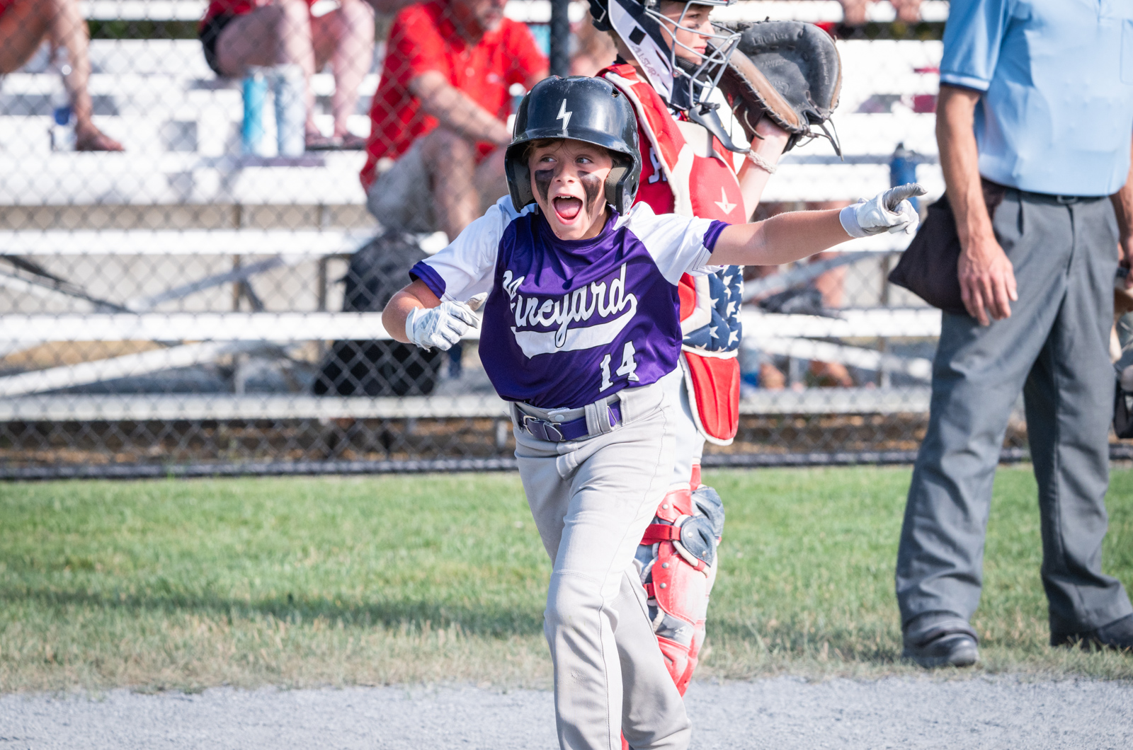 Cole Metell coming in to score.