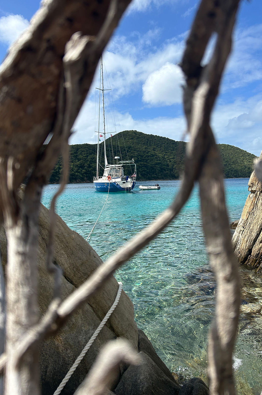 Lúthien anchored in Little harbor on Peter Island.