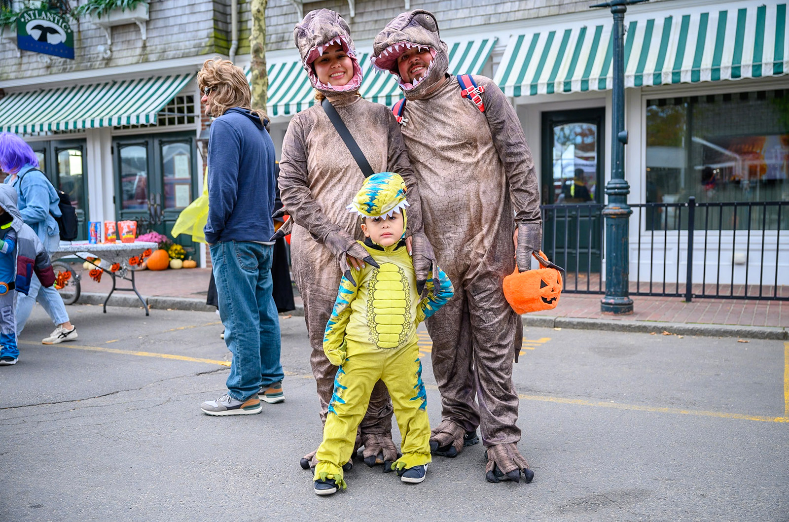 Paloma Machado, Rafael Feliciano and Mauro Feliciano make a jurassic trio.