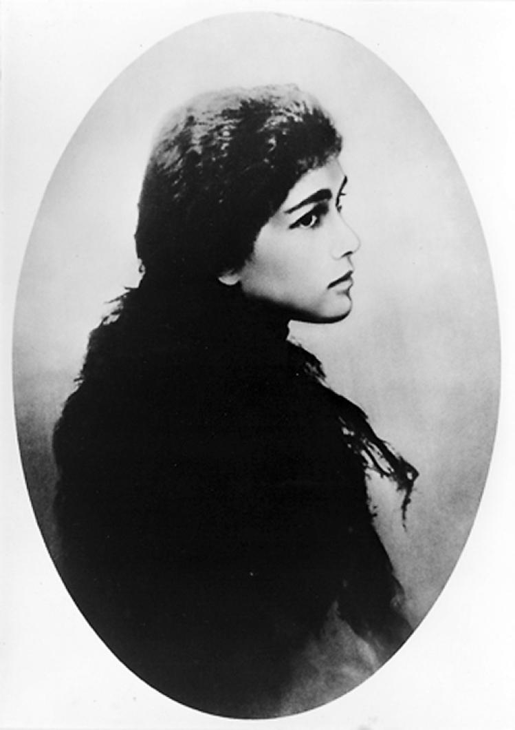 Lizzie Low