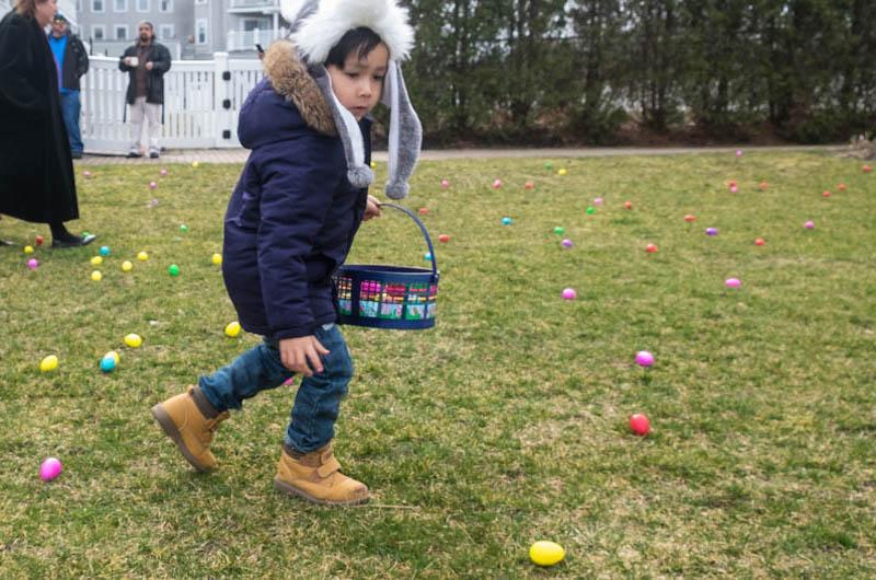 The hunt begins in the backyard of the Harbor View Hotel.