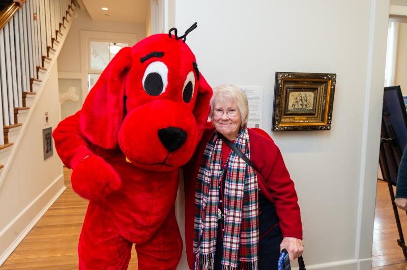 Carol Fligor meeting Clifford.