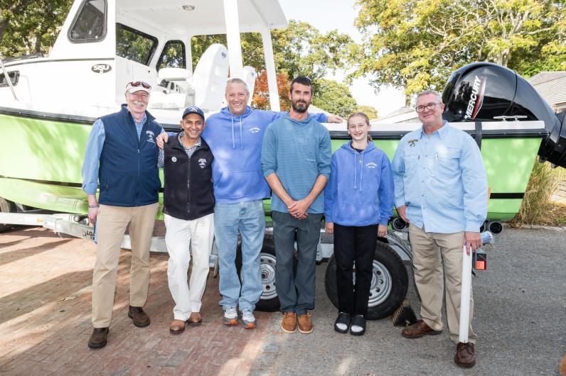Sam Bell with the derby committee and Greg Hopkins of Eastern Boat Works.