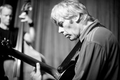 don groover on the banjo