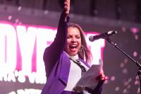 Pricila Vilaça gives a passionate speech.